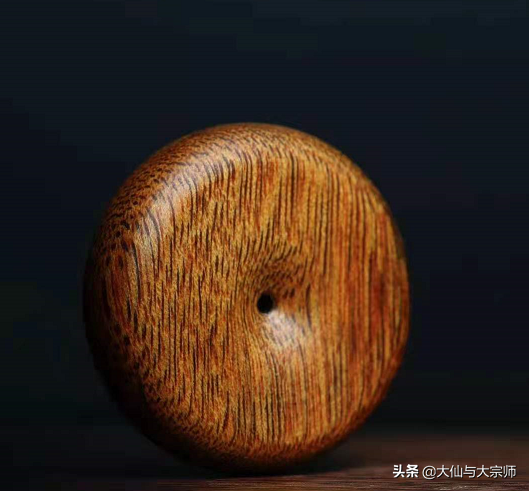 一克幾萬的奇楠沉香,都拿來做什麼呢? 一克幾萬的奇楠沉香,都拿來做什麼呢?