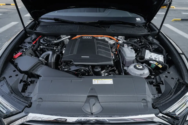 豪華行政大轎車，不限行，無購置稅，帶你看奧迪A6L PHEV