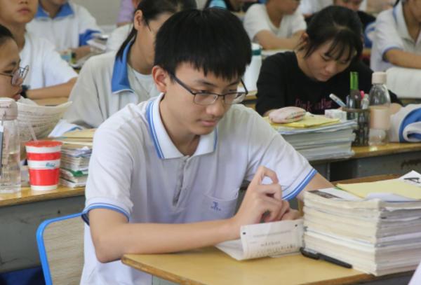 2022高考出新規,不符合“身份條件”就無緣高考,高三學生要注意 2022高考出新規,不符合“身份條件”就無緣高考,高三學生要注意