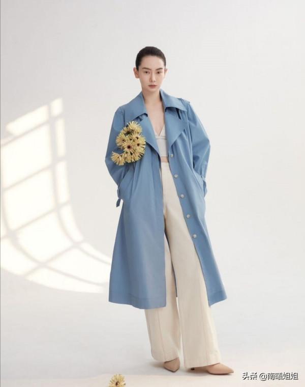 秋天穿風衣,別隻會買卡其色!試試這3種“高階色”,優雅提氣質 秋天穿風衣,別隻會買卡其色!試試這3種“高階色”,優雅提氣質