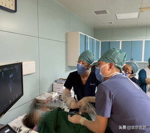 多次失去孩子的“熊貓血”孕婦,在這次危急時刻遇見了她們…… 多次失去孩子的“熊貓血”孕婦,在這次危急時刻遇見了她們……