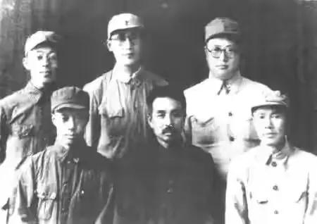 廣東省委書記陶鑄登上公交車暗訪，售票員惡劣對待，他說：開除你