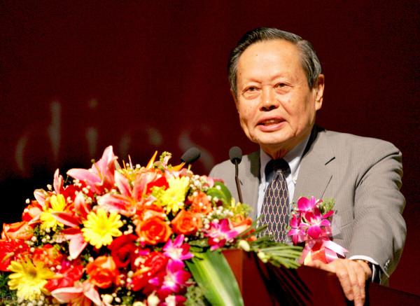 楊振寧關於中美兩國教育差異的見解，指出了教育形成的社會現象