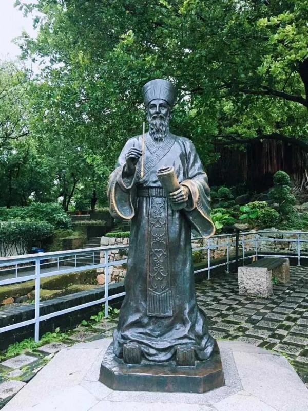 家長投訴《伊索寓言》無比黑暗要全面下架 四大名著表示“極度恐慌” 家長投訴《伊索寓言》無比黑暗要全面下架 四大名著表示“極度恐慌”