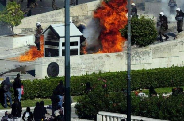 中國小夥火燒靖國神社和日本大使館，中韓聯手保下，後來怎麼樣了