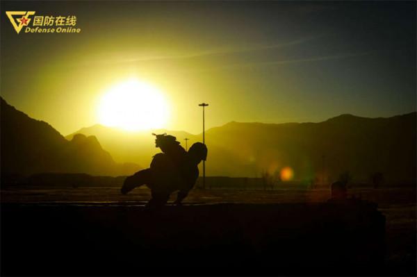 一組剪影 見證3600米雪域高原上&OpenCurlyDoubleQuote;紀律模範連&rdquo;的青春熱血