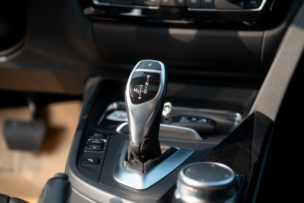 高功率、長軸距，運動家用兩面兼顧——二手寶馬330Li