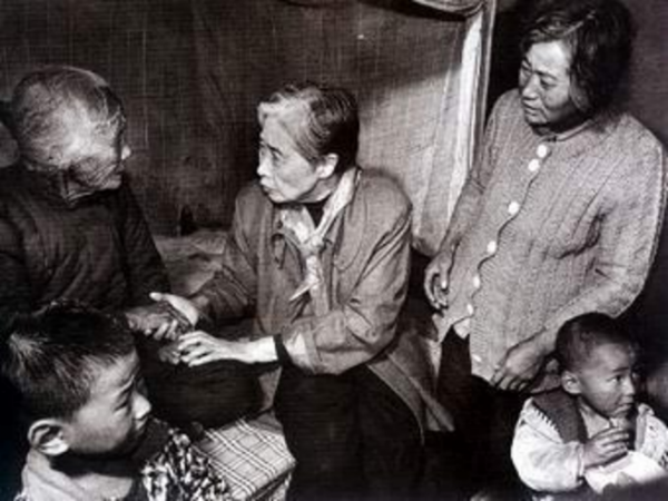 劉少奇妻子臨終前，向女兒最後一揖，女兒淚如雨下：您別給我作揖