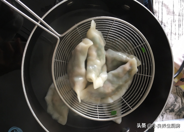 天冷了,用它包餃子最香,比肉餃子好吃,比韭菜還香,別不懂吃 天冷了,用它包餃子最香,比肉餃子好吃,比韭菜還香,別不懂吃