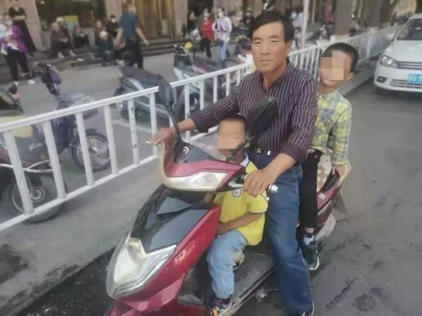 【曝光臺】這樣的錯誤“帶娃姿勢”,有你嗎? 【曝光臺】這樣的錯誤“帶娃姿勢”,有你嗎?