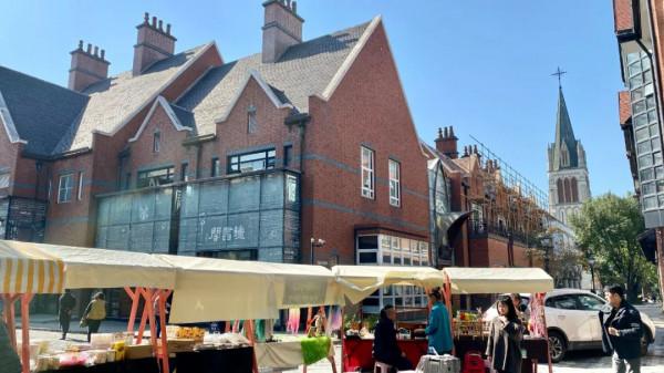 泰晤士小鎮辦起了集市