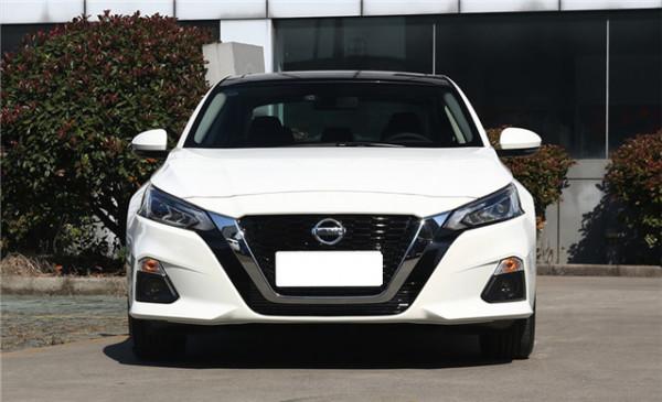 詳解新天籟2.0T XL 智進版,243匹馬力提速很快,座椅寬大舒適 詳解新天籟2.0T XL 智進版,243匹馬力提速很快,座椅寬大舒適