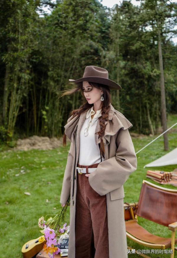 第一次看劉詩詩扎麻花辮,少女感“營業”的她,是被楊冪傳染了? 第一次看劉詩詩扎麻花辮,少女感“營業”的她,是被楊冪傳染了?