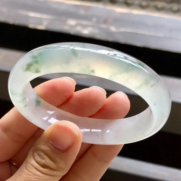 圓鐲更加廢料嗎？看看貴妃鐲和圓鐲的區別有哪些？