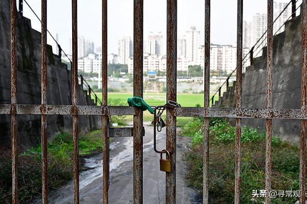 這個荒草叢生的重慶力帆足球場，會是更多俱樂部的結局嗎？