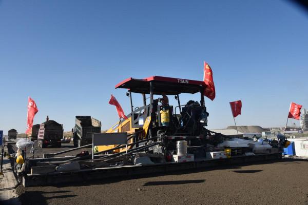 大漠戈壁舞“玉帶” 大漠戈壁舞“玉帶”