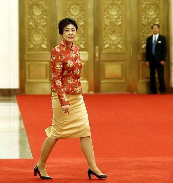 西班牙王后愛穿中國風,摩納哥王妃是旗袍控,泰國前總理愛穿唐裝 西班牙王后愛穿中國風,摩納哥王妃是旗袍控,泰國前總理愛穿唐裝