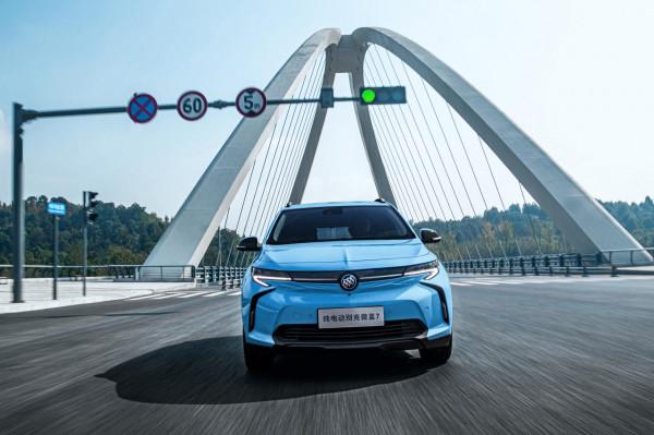 20萬以內最平順最好開的純電SUV，試駕別克微藍7