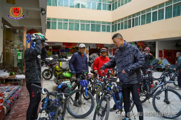 騎行川藏線也有平平無奇的風景，抵達“72拐”腳下--邦達鎮