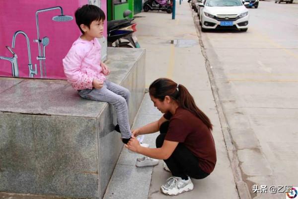 女童出生時腸子露在外面,醫生將其救活,未料幾個月後又遭重擊 女童出生時腸子露在外面,醫生將其救活,未料幾個月後又遭重擊