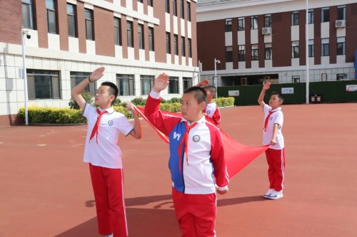 緬懷先烈,愛我中華,文藝二校沈北分校主題升旗儀式 緬懷先烈,愛我中華,文藝二校沈北分校主題升旗儀式