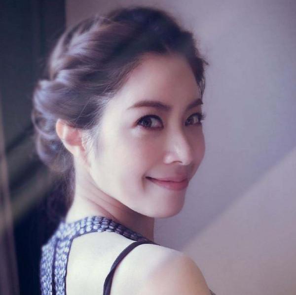 最慘天后徐懷鈺:爺爺酗酒,父親販毒跳樓身亡,她過得比你想得苦 最慘天后徐懷鈺:爺爺酗酒,父親販毒跳樓身亡,她過得比你想得苦