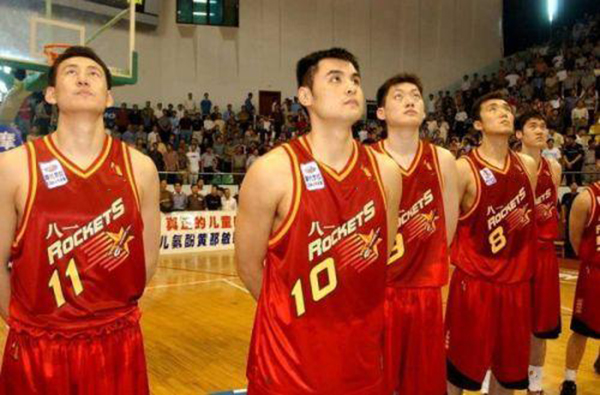 劉玉棟:15歲長到185cm,從散打改練籃球,姚明說防不住他 劉玉棟:15歲長到185cm,從散打改練籃球,姚明說防不住他