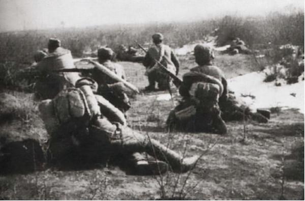 志願軍走丟一個營急壞眾人，首長得知具體位置後大喜：你們立功了