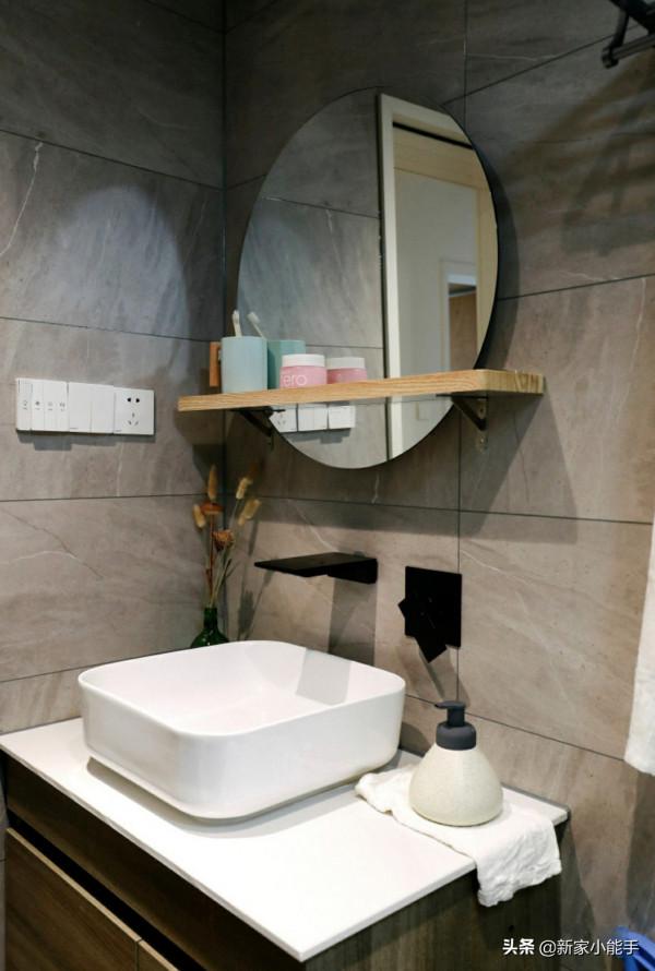 她家94平原木風新房,第一次見沙發不靠牆,個性又實用,值得參考 她家94平原木風新房,第一次見沙發不靠牆,個性又實用,值得參考