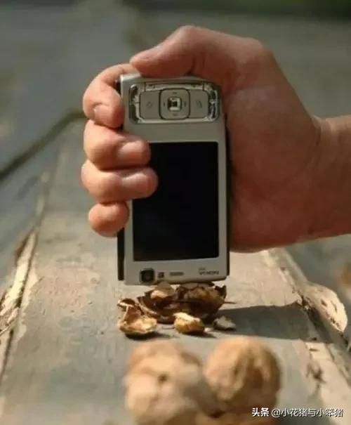 國產雷劇驚現諾基亞被摔壞情節,慘遭網友怒噴:不許侮辱諾基亞 國產雷劇驚現諾基亞被摔壞情節,慘遭網友怒噴:不許侮辱諾基亞