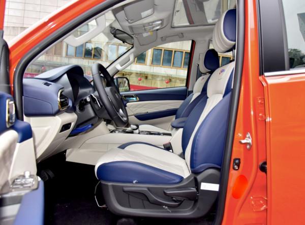 北汽福田皮卡馭炮大將軍，不但能拉貨，還有著轎車的豪華內飾