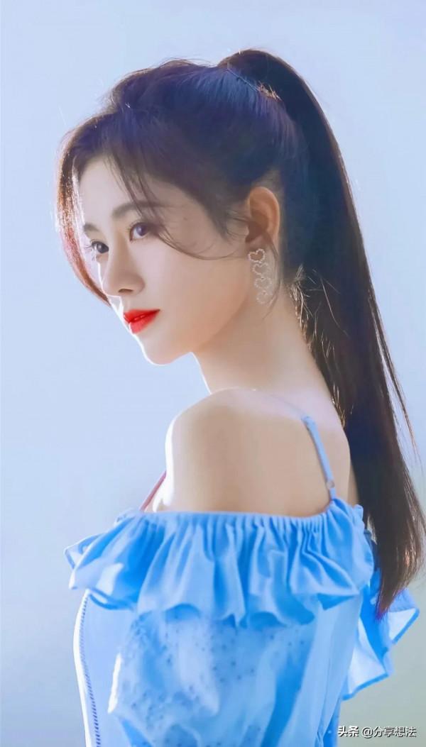 鞠婧禕現代裝美圖