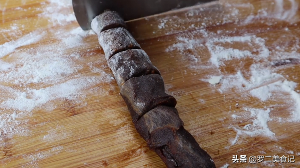 10塊錢一斤的酥餅教你在家做，層層酥脆，一咬就掉渣，比買的好吃