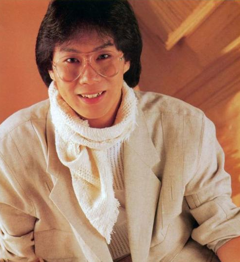 蔡國權：31歲才出名，卻在49歲遇車禍癱瘓，被妻子丟在養老院18年