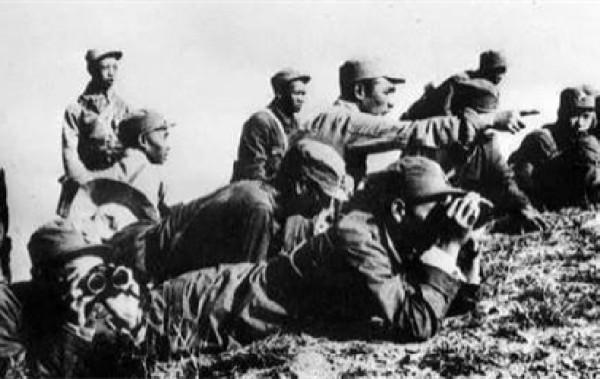 戰士接起神秘電話，被司令員衝上前一把掐斷，拯救了我軍幾千人馬