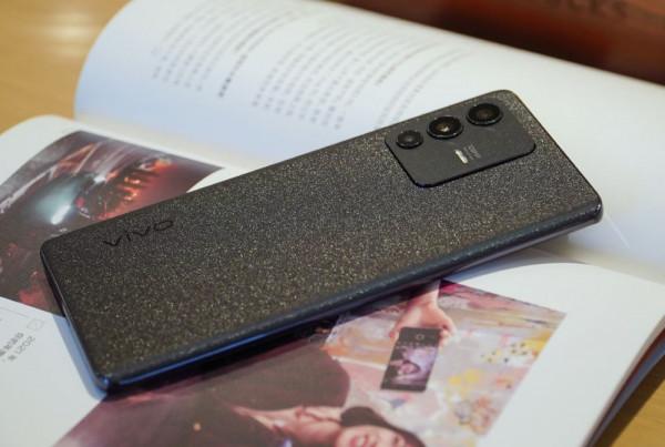 從這三款明星手機的配置看，你認為春節後降價多少合理呢