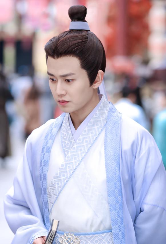 紫衣別瞎穿,這6位的紫衣高貴典雅,冷酷有氣度,個個翩翩佳公子 紫衣別瞎穿,這6位的紫衣高貴典雅,冷酷有氣度,個個翩翩佳公子