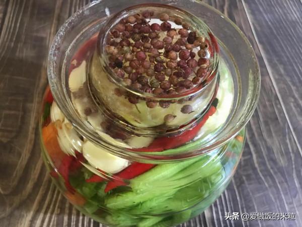 做泡菜用自來水就可以，簡單省事不長白膜不生花，一年四季都可做