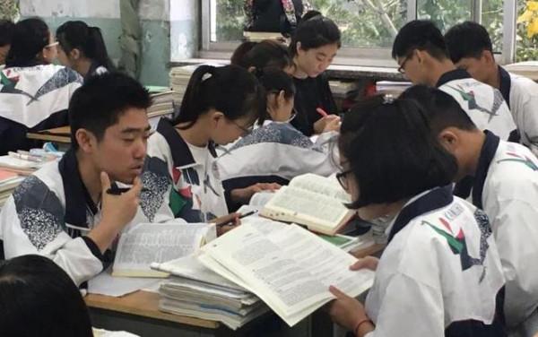 高考結束後才發現，高中“住校”跟“不住校”區別很大，可別選錯