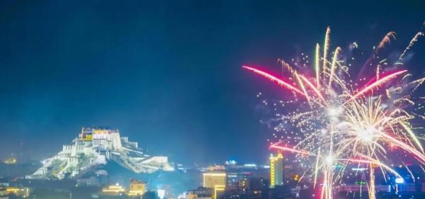 西藏高原上的美景美女