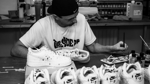 慶祝34勝 耐克為盤爺手繪Air Force 1紀念款板鞋