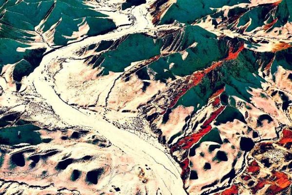 雪映丹霞，是夢境，也是仙境