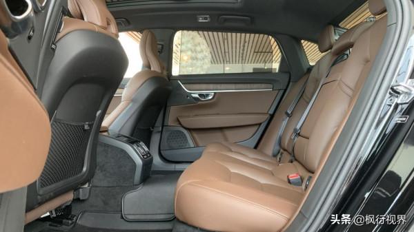 難捨難分!賓士E260L與沃爾沃S90實拍對比,誰更颯? 難捨難分!賓士E260L與沃爾沃S90實拍對比,誰更颯?