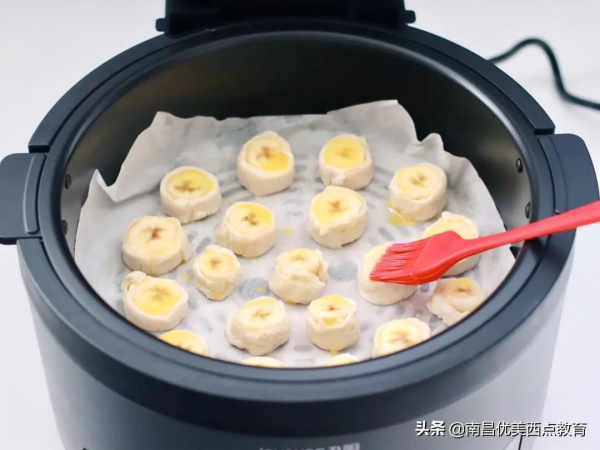 無需放油,​酥脆可口,一口一個停不下來!還非常健康哦 無需放油,​酥脆可口,一口一個停不下來!還非常健康哦