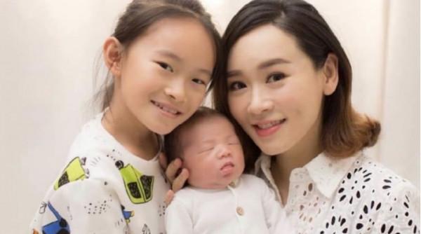 未婚生子的7位女港星，各有各的心酸，最大56歲，最小29歲跳樓