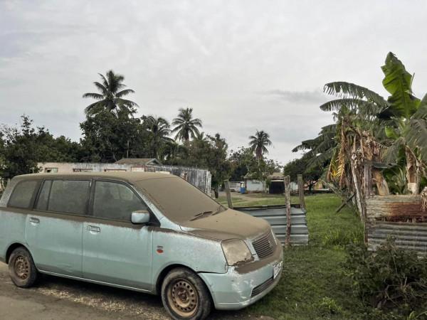 湯加告急，澳洲27000噸級準航母出動，飛行甲板卻見不到1架艦載機