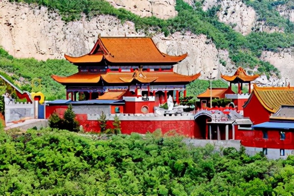 河北又一景點躥紅，有五嶽奇秀攬一山的美譽，距市中心只有50公里