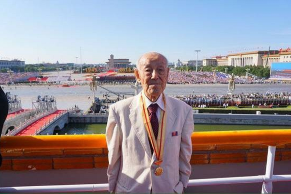 2016年,96歲日本人來中國,身帶“解放軍”勳章:我是八路軍戰士 2016年,96歲日本人來中國,身帶“解放軍”勳章:我是八路軍戰士