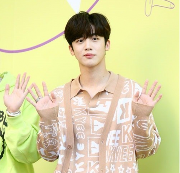 BLACKPINK成員LISA確診感染新冠，曾和蔡徐坤一起擔任導師