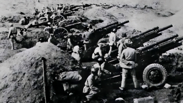 湖南一15歲新兵擅自開炮，被連長呵斥關禁閉，團長忙攔：記二等功